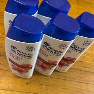 Smooth & Silky Shampoo - Blue and White